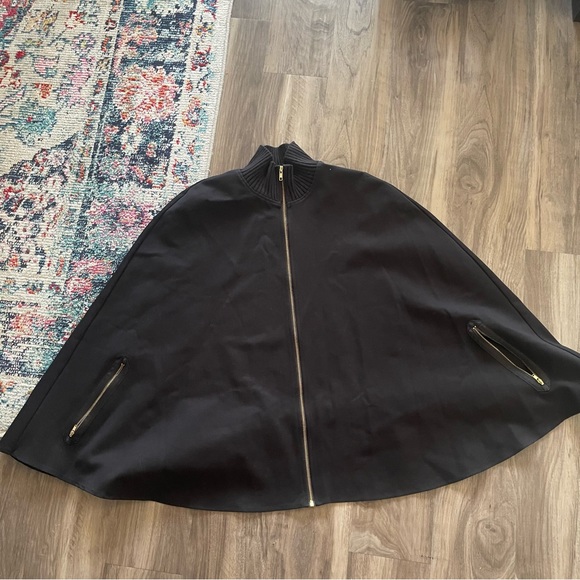 New without tags Crown & Ivy black cape jacket one size - Picture 2 of 7